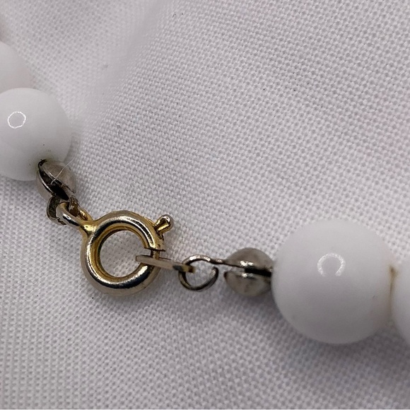 Vintage White & Gold Tone Statement Necklace - Picture 3 of 3